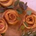 Πρωτότυπα μηλοπιτάκια σε σχήμα τριαντάφυλλου
